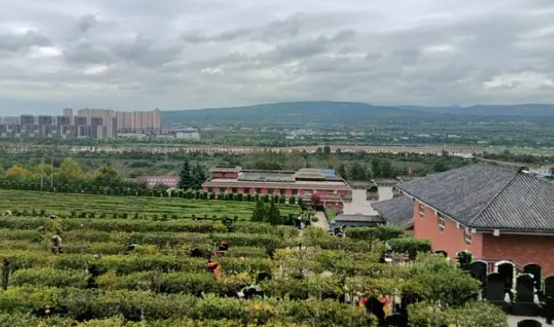 西安汉陵墓园232路公交车直达墓园门口